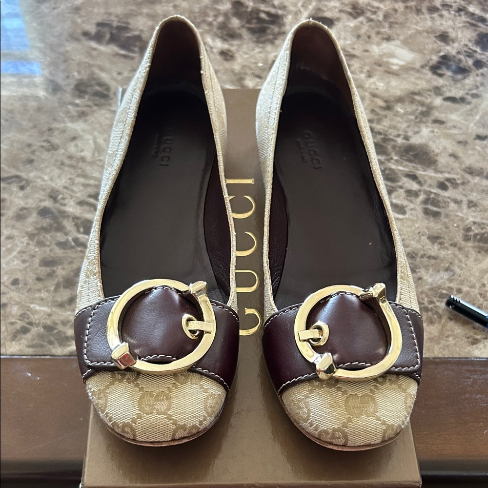 Gucci Women's Tan and Brown Loafers with Gold Accent